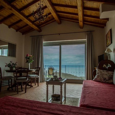 Agriturismo Specchio Del Lago 몬테피아스콘 외부 사진