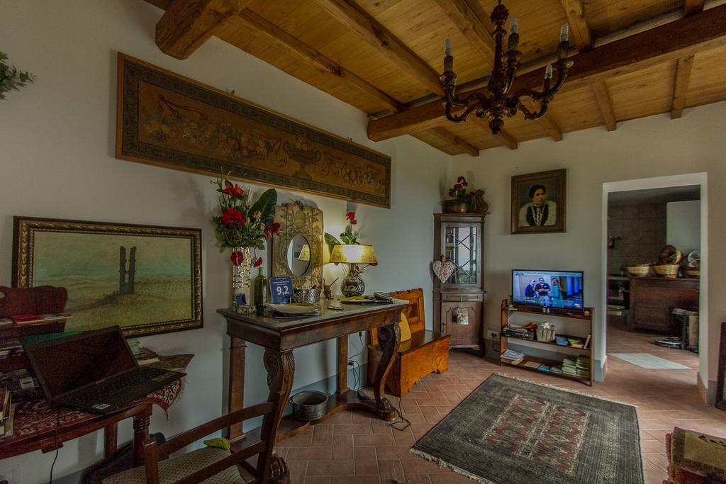 Agriturismo Specchio Del Lago 몬테피아스콘 외부 사진