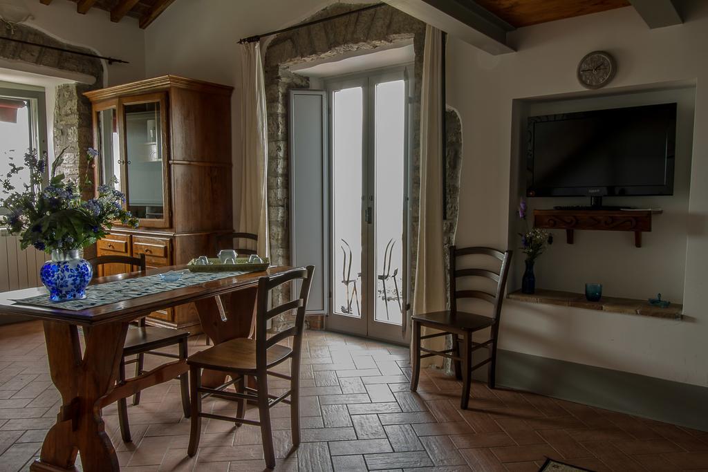Agriturismo Specchio Del Lago 몬테피아스콘 외부 사진