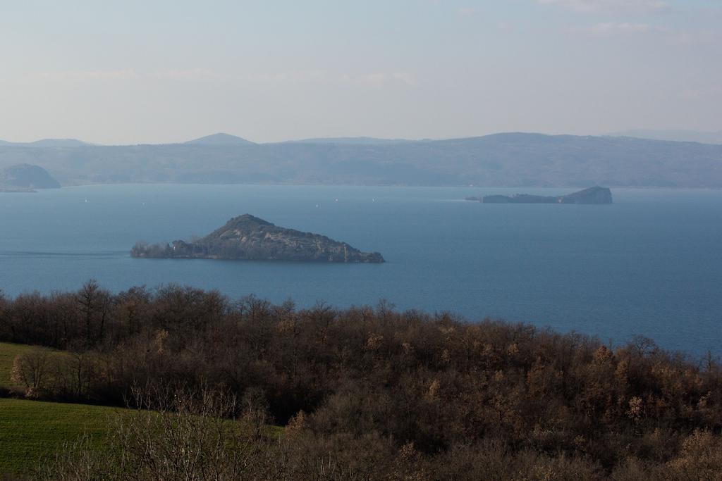 Agriturismo Specchio Del Lago 몬테피아스콘 외부 사진